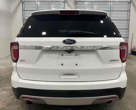 White Platinum Metallic Tri-Coat 2017 Ford Explorer XLT