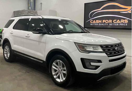 White Platinum Metallic Tri-Coat 2017 Ford Explorer XLT