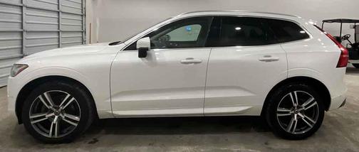 Ice White 2018 Volvo XC60 T5 Momentum