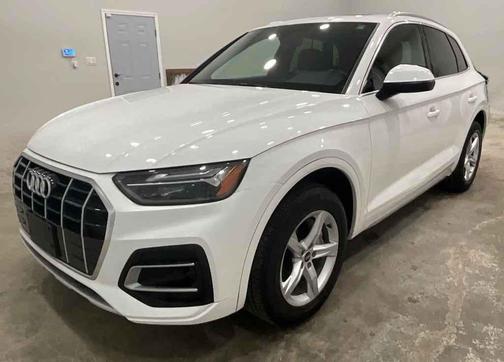 Glacier White Metallic 2021 Audi Q5 45 Premium