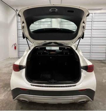 2018 INFINITI QX30 Premium