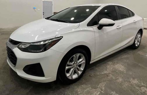 Summit White 2019 Chevrolet Cruze LT