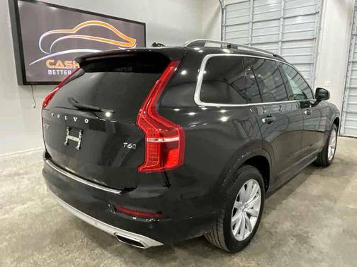 2016 Volvo XC90 T6 Momentum