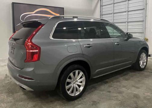 2016 Volvo XC90 T6 Momentum