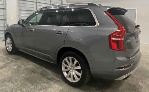 2016 Volvo XC90 T6 Momentum