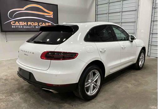 Carrara White Metallic 2018 Porsche Macan Macan Sport Edition