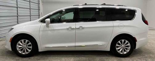 2018 Chrysler Pacifica Touring-L