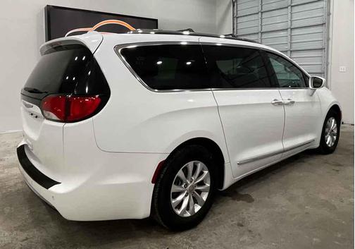 2018 Chrysler Pacifica Touring-L