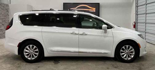 2018 Chrysler Pacifica Touring-L