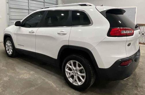 Bright White Clearcoat 2016 Jeep Cherokee Latitude