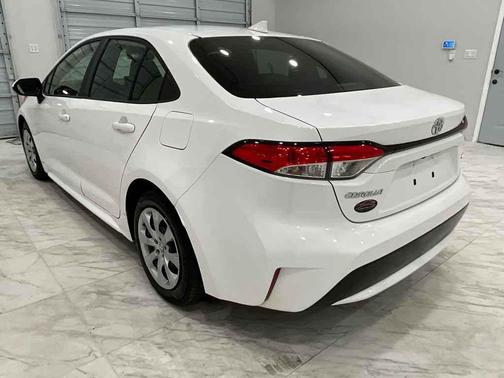 Super White 2022 Toyota Corolla LE