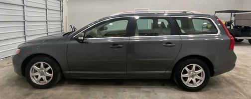 Titanium Gray Metallic 2008 Volvo V70 3.2