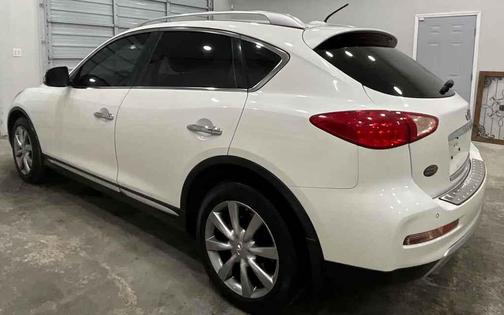 Majestic White 2017 INFINITI QX50 Base