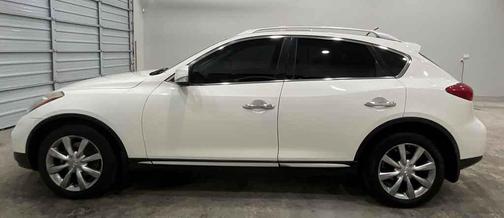 Majestic White 2017 INFINITI QX50 Base