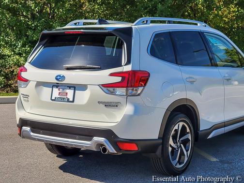 Crystal White Pearl 2024 Subaru Forester Touring