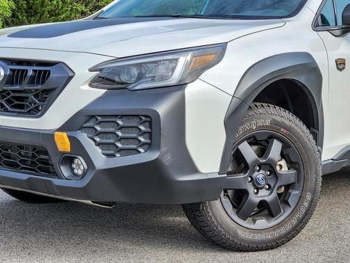 Crystal White Pearl 2025 Subaru Outback Wilderness