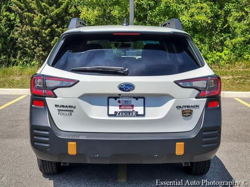 Crystal White Pearl 2025 Subaru Outback Wilderness