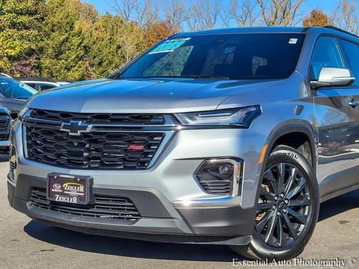 Sterling Gray Metallic 2023 Chevrolet Traverse RS