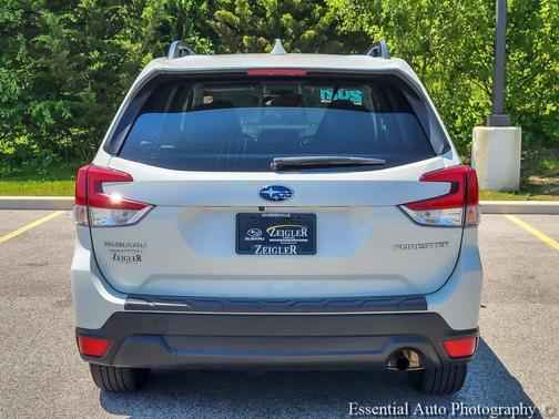 Crystal White Pearl 2021 Subaru Forester Premium