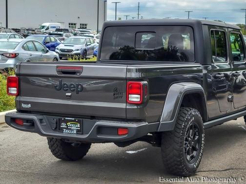 2022 Jeep Gladiator Sport