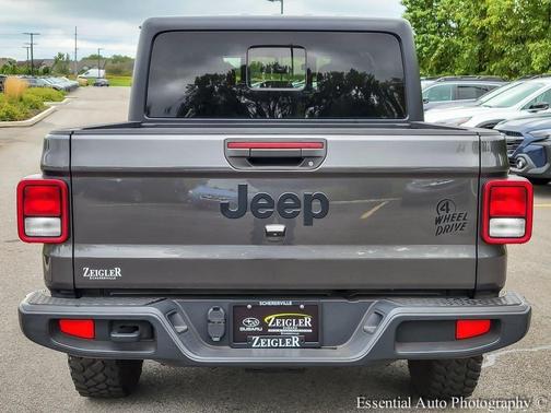 2022 Jeep Gladiator Sport