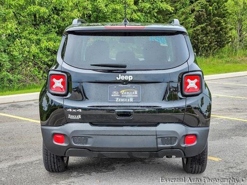 Black Clearcoat 2023 Jeep Renegade Latitude