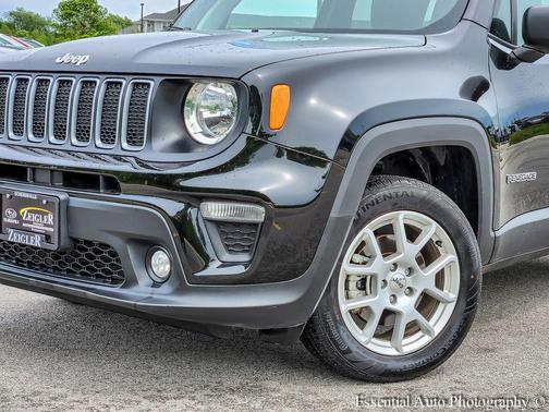 Black Clearcoat 2023 Jeep Renegade Latitude