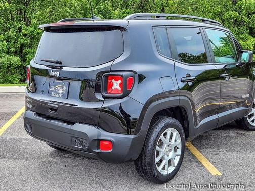 Black Clearcoat 2023 Jeep Renegade Latitude