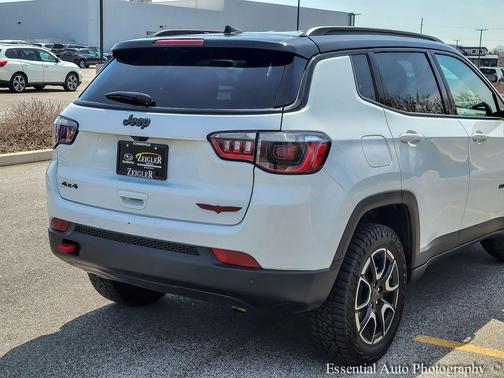 Bright White Clearcoat 2025 Jeep Compass Trailhawk