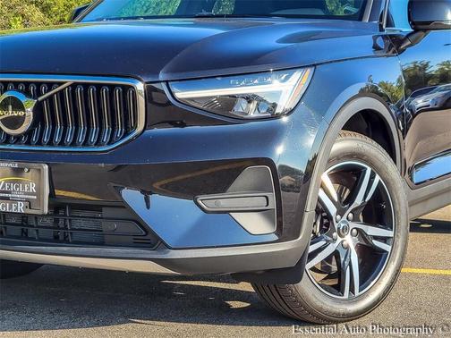 2025 Volvo XC40 B5 Core Bright Theme