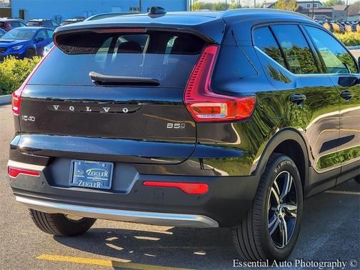 2025 Volvo XC40 B5 Core Bright Theme