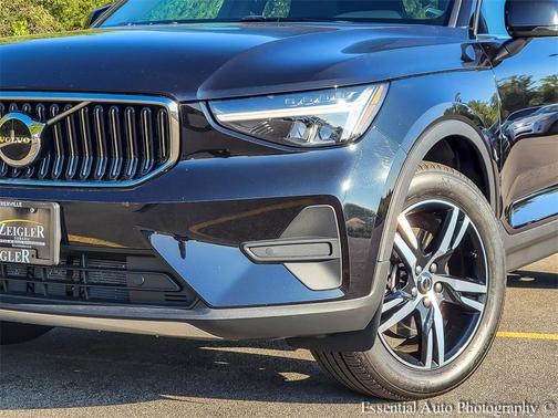 2025 Volvo XC40 B5 Core Bright Theme