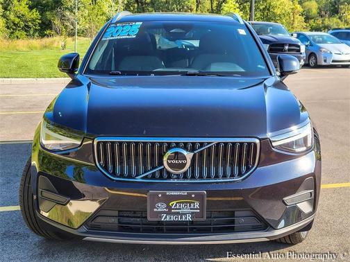2025 Volvo XC40 B5 Core Bright Theme