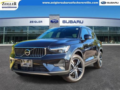 2025 Volvo XC40 B5 Core Bright Theme
