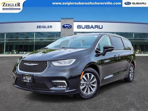Brilliant Black Crystal Pearlcoat 2023 Chrysler Pacifica Hybrid Touring L