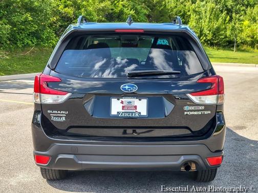 Crystal Black Silica 2024 Subaru Forester Premium