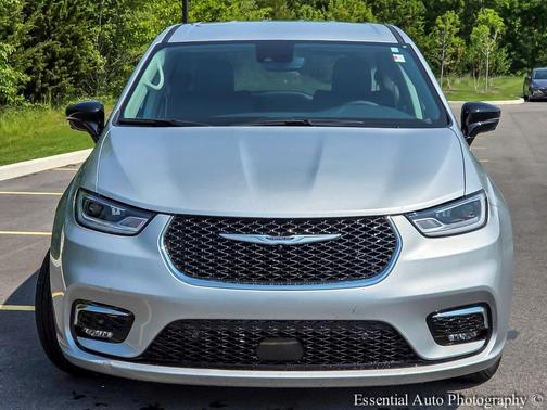2024 Chrysler Pacifica Touring-L