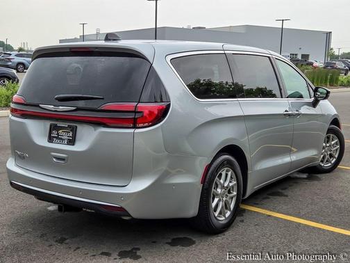 2024 Chrysler Pacifica Touring-L