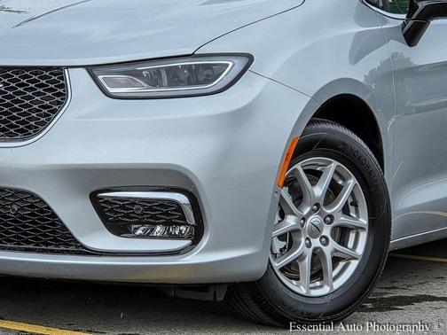 2024 Chrysler Pacifica Touring-L