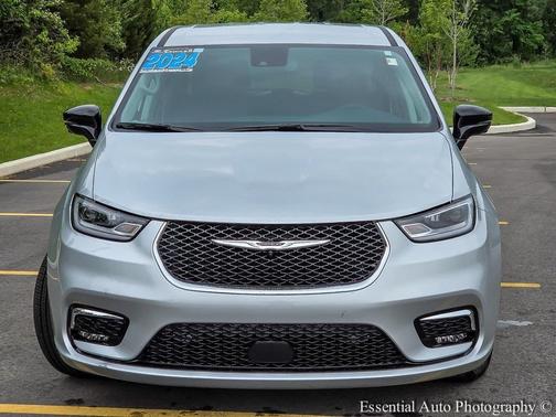 2024 Chrysler Pacifica Touring-L