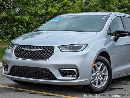 2024 Chrysler Pacifica Touring-L
