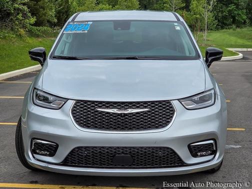 2024 Chrysler Pacifica Touring-L
