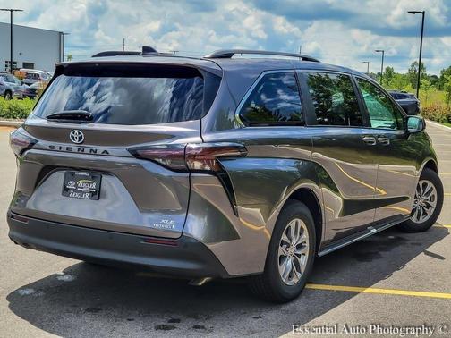 2023 Toyota Sienna XLE
