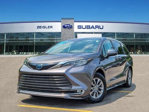 2023 Toyota Sienna XLE