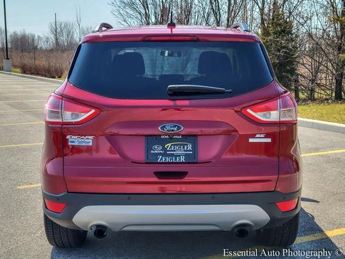 Ruby Red Metallic 2016 Ford Escape SE