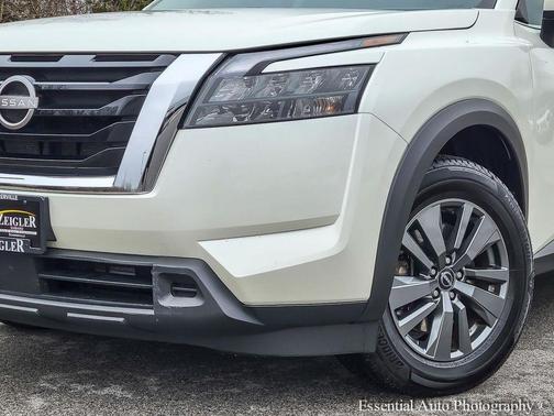 2024 Nissan Pathfinder SV