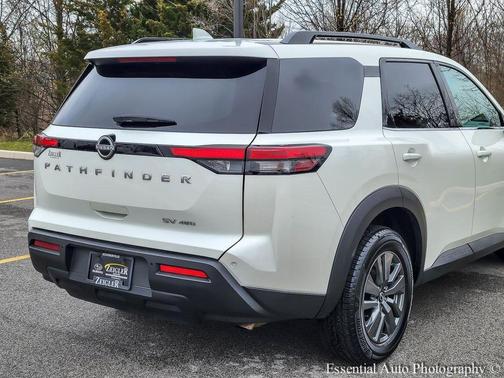 2024 Nissan Pathfinder SV