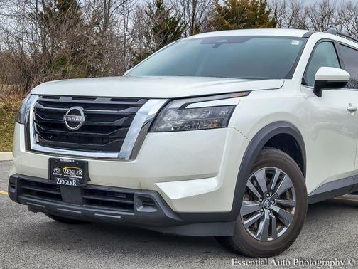 2024 Nissan Pathfinder SV