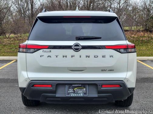 2024 Nissan Pathfinder SV