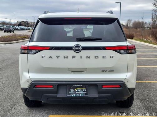 2024 Nissan Pathfinder SV